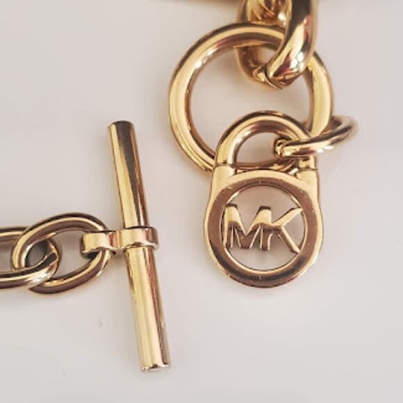Michael Kors Women's Gold‎ Tone Link Bracelet MK Logo Padlock Toggle Closure - Picture 3 of 5